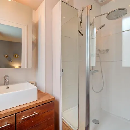L'oasis - Maison Familiale Jardin - Gare A 5 Min Apartment *