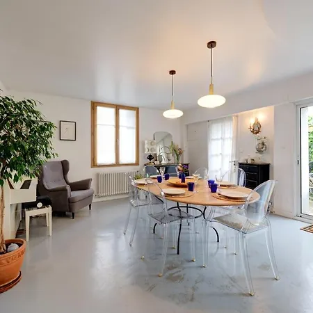 L'oasis - Maison Familiale Jardin - Gare A 5 Min Apartment Tours